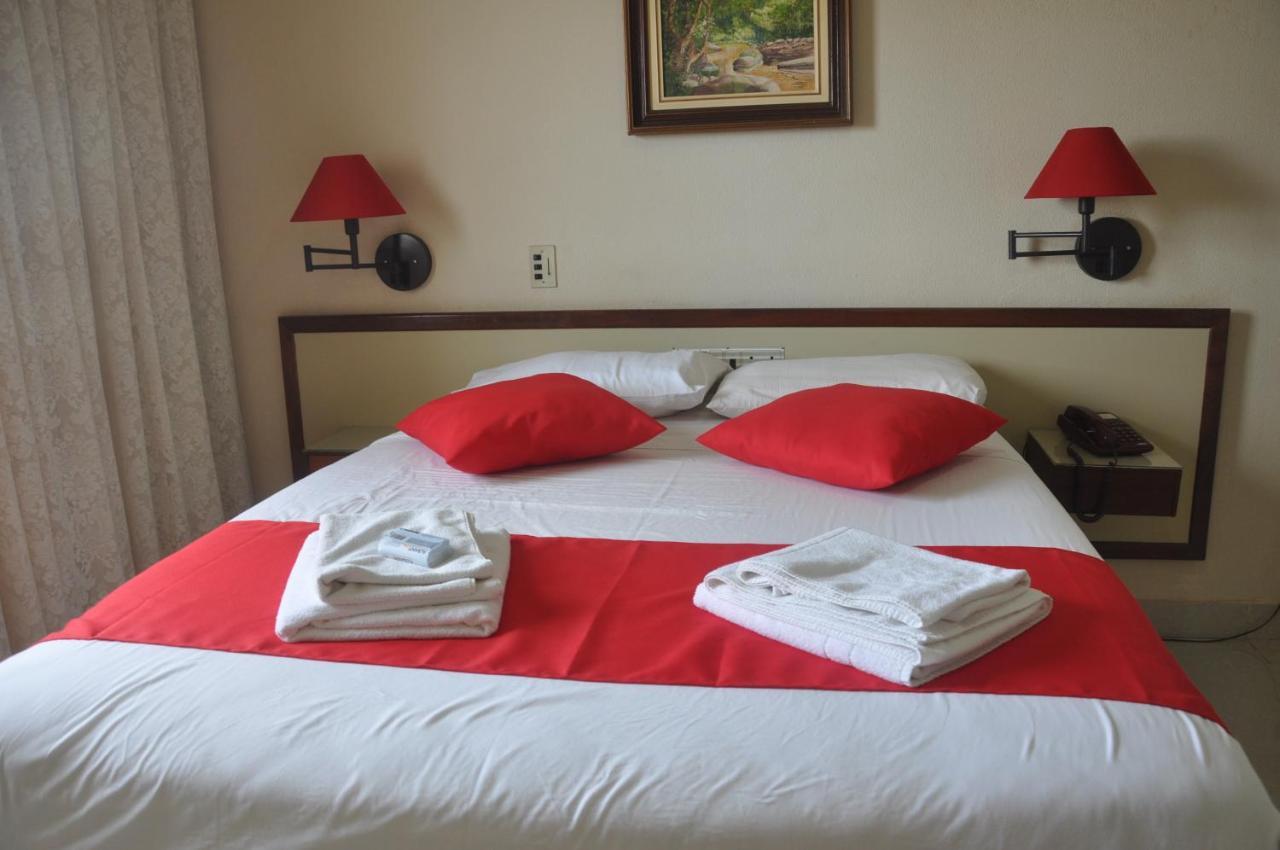 Optimum Plaza Hotel Monte Alto Exterior foto