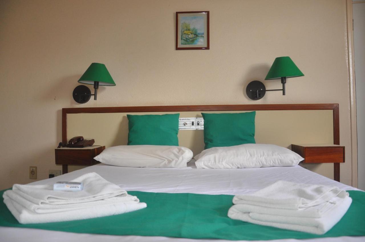Optimum Plaza Hotel Monte Alto Exterior foto